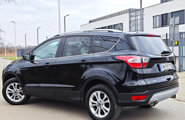 Ford Kuga cena 67900 przebieg: 119000, rok produkcji 2018 z Bochnia małe 497